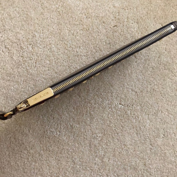 Michael Kors wristlet/ Clutch - Picture 3 of 8